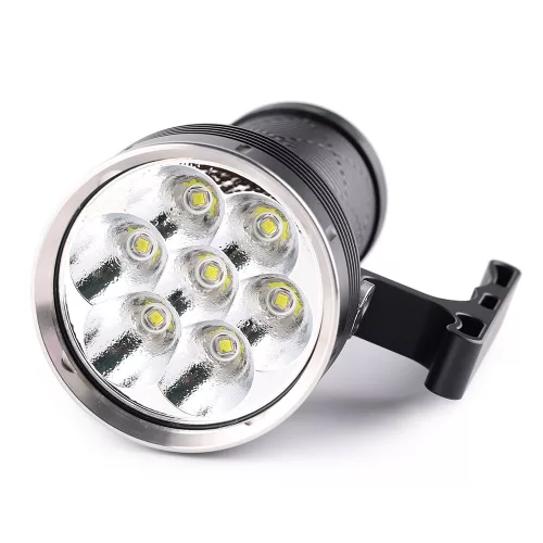 Convoy 3x21C SFT42R zoeklicht met 15.000 lumen en 1200 meter bereik