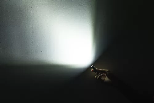 WUBEN E2 Mini EDC sleutelhangerzaklamp – 150 lumen, USB-C oplaadbaar, magnetisch, rood en blauw signaallicht - Rood